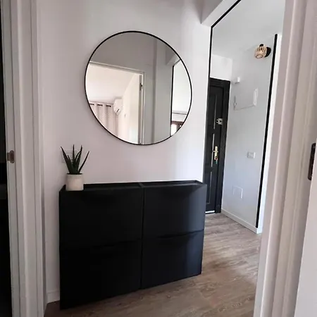 With Terrace And Pools In 公寓 阿德耶