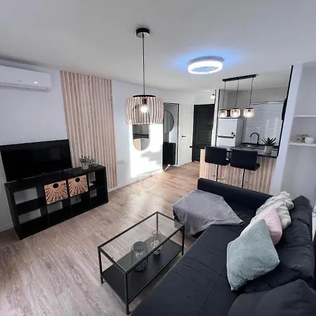 公寓 With Terrace And Pools In