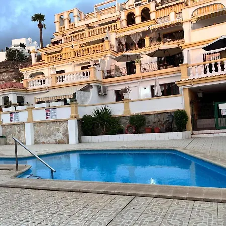 公寓 With Terrace And Pools In